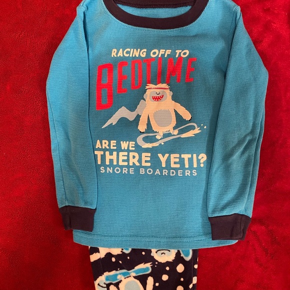 2 boys Carter’s pjs - Picture 6 of 7